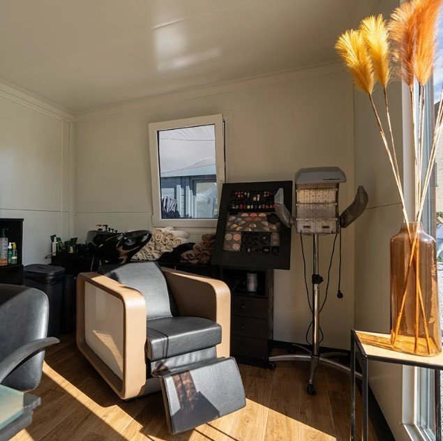 Conteneur Maison Bureau 6×3 mètres modèle Stockholm avec sanitaires et cuisine – Image 13