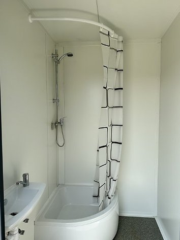 Conteneur Sanitaire 3 Cabines : WC, Urinoir + Chaudière, Douche – Image 4